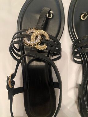 NEW Chanel crystal CC pearl sandals